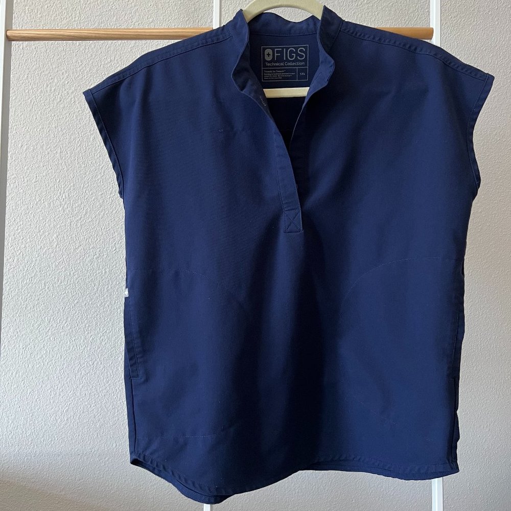 FIGS Navy Rafaela Scrub Top - XXS